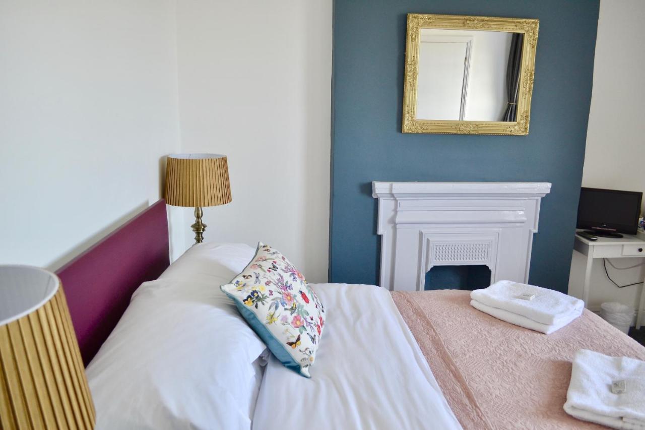 The Nags Head Hotell Lyme Regis Exteriör bild